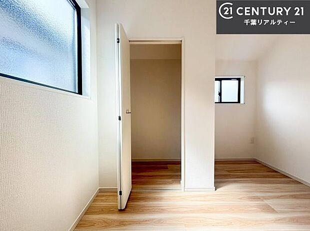 収納が充実しているからこそ、お部屋はいつも広々。掃除や片付けもラクになり、居心地の良い暮らしが続きます。