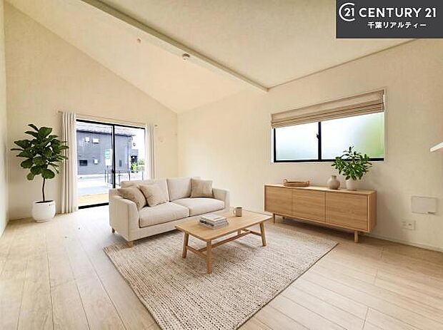家具はCGパースです。大切な家族が集まるからこそLDKにはこだわりたい。子供たちが元気に笑いながら走り回っている姿を見た時が「広い家にして良かった」と思う瞬間です。