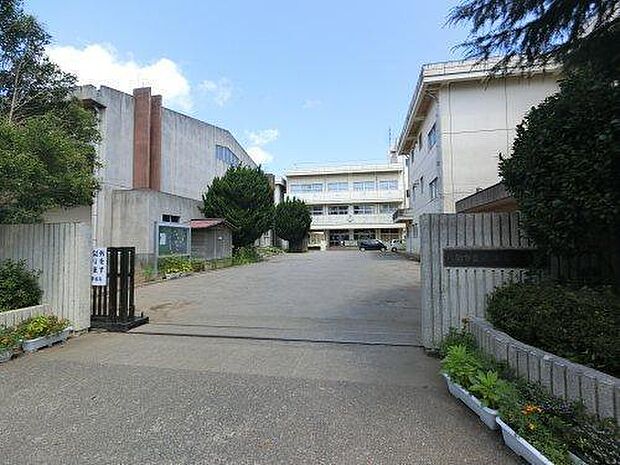 八街市立八街東小学校まで200m