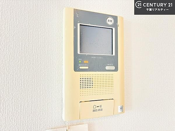 TVモニター付きインターホンを備え、訪問者を映像で確認してから対応できるため、防犯面も安心です。お子様のお留守番時にも心強く、ご家族の安心・安全な暮らしをサポートします。