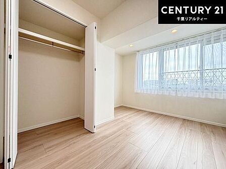 収納が充実しているからこそ、お部屋はいつも広々。掃除や片付けもラクになり、居心地の良い暮らしが続きます。