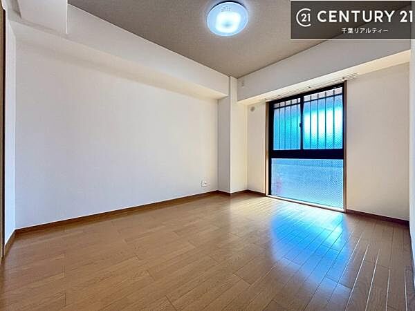 シンプルにデザインされているため、家具を選びません！お気に入りの家具を置いてくつろげる空間を作ることができます。