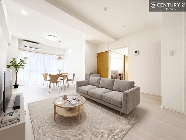 家具はCGパースです。心地良いリビングは家族が自然と集まります。家族団欒の時間が増えそうです。ご家族と、より一層充実した時間を過ごせそうですね。