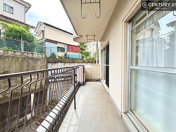 陽当たり良好なバルコニーです！晴れた日には青い空を見渡せる開放的な時間を楽しめます。