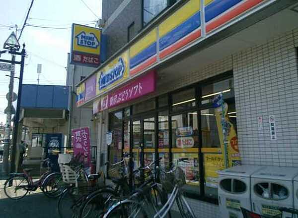 ミニストップ京成稲毛駅前店まで613m