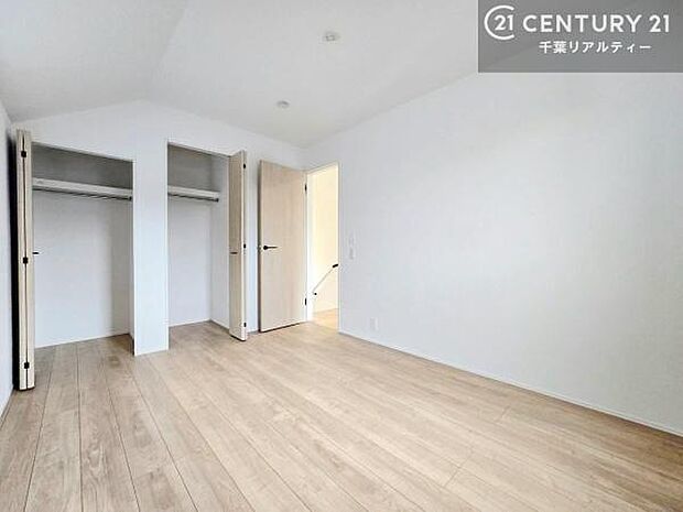 収納が充実しているからこそ、お部屋はいつも広々。掃除や片付けもラクになり、居心地の良い暮らしが続きます。