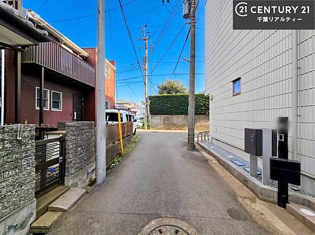 周辺環境や、お客様のご希望に合った物件も一緒にご案内を致します。住宅ローンアドバイザーによるご相談も承ります。当社はお問い合わせに即対応します!お待たせしません!
