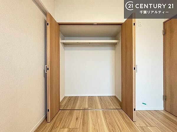 住空間をすっきり使うためには必須ポイントの収納スペースですよね。是非現地でご確認ください！