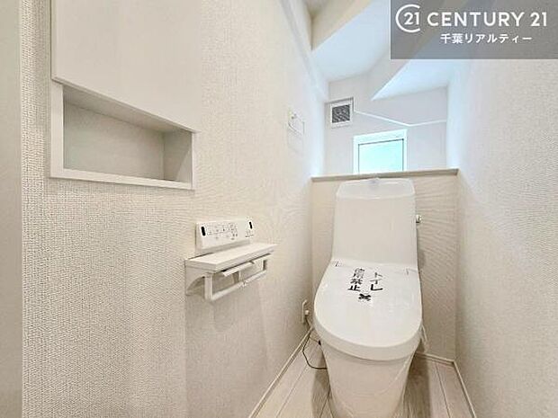 温水洗浄便座につき、冬場は便座が暖かくできるので冷たい便座に座らずに済む嬉しい仕様です!