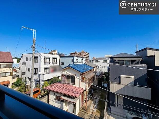 晴れた日には青い空を見渡せる開放的な時間を楽しめます。気持ちの良い風が通り抜けます！