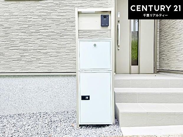 郵便ポスト付きで不在時でも荷物が受け取れてとっても便利!家にいなきゃいけないストレス回避!再配達の手間が省けます!