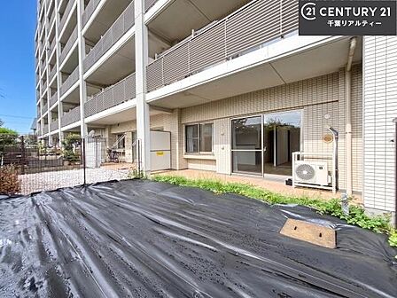 陽当たり良好なお庭です!晴れた日には青い空を見渡せる開放的な時間を楽しめます。ガーデニングや家庭菜園も楽しめます!