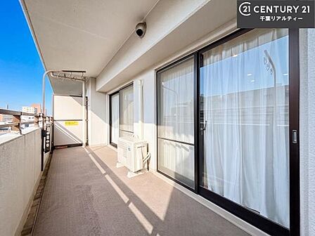 陽当たり良好なバルコニーです!晴れた日には青い空を見渡せる開放的な時間を楽しめます。
