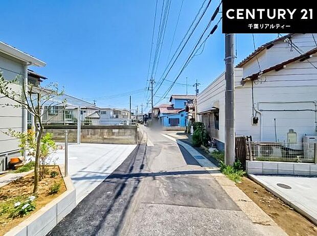 落ち着いた街並みが広がる閑静な住宅街に位置し、穏やかで心安らぐ暮らしを叶える住環境です。