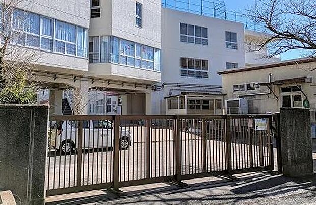 市川市立鬼高小学校まで550m