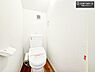 トイレ：1・2階にトイレがございます！朝の忙しい時間帯も待たずにすみそうですね。白を基調とした清潔感のあるトイレでお手入れがしやすいです！