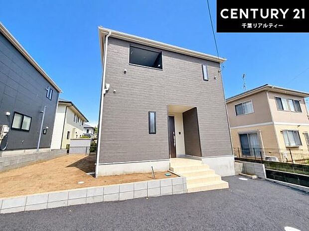 全2棟のキレイな街並み。是非1度ご内見ください。物件探しのご条件・ご要望・ご質問など、不動産に関することならどのようなことでも誠心誠意対応させて頂きます。