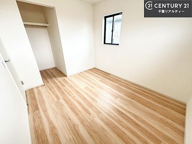 シンプルにデザインされているため、家具を選びません!お気に入りの家具を置いてくつろげる空間を作ることができます。