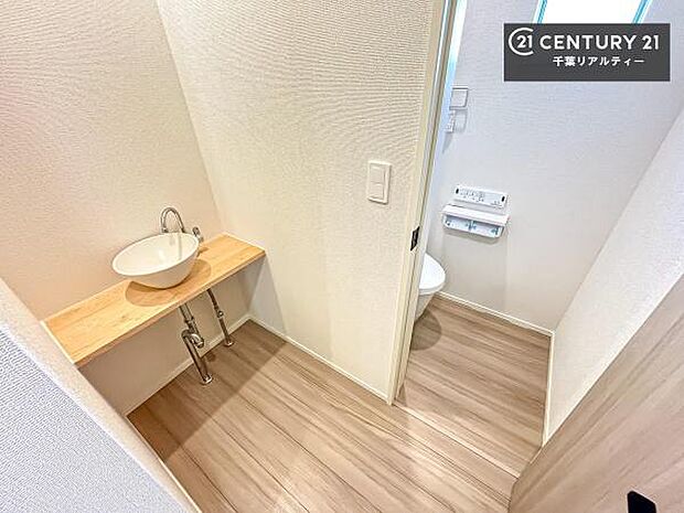 トイレ真横には、手洗いスペース付き!すぐに手が洗えて衛生的!