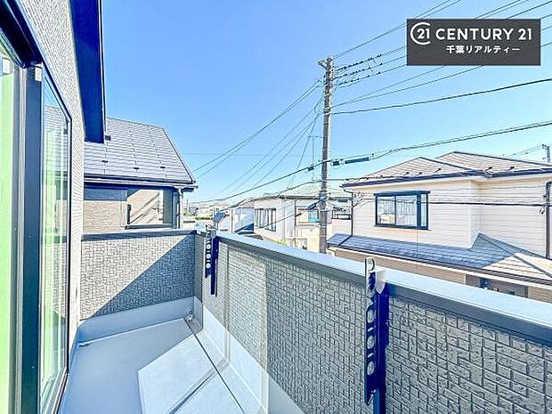 陽当たり良好なバルコニーです!晴れた日には青い空を見渡せる開放的な時間を楽しめます。