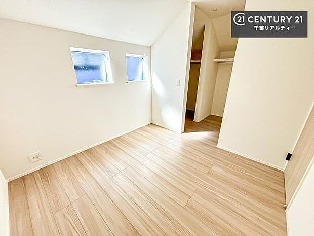 シンプルにデザインされているため、家具を選びません!お気に入りの家具を置いてくつろげる空間を作ることができます。