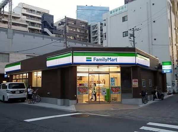 ファミリーマート本八幡駅西店まで90m