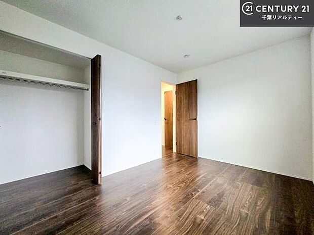 シンプルにデザインされているため、家具を選びません!お気に入りの家具を置いてくつろげる空間を作ることができます。