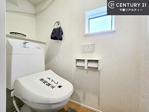 清潔感のある色味のお手洗いです!さわやかでスッキリする空間です!お手入れがしやすいトイレです!