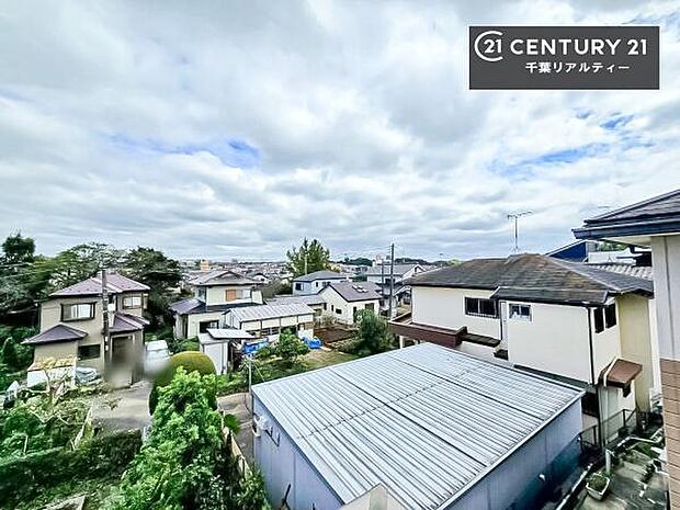 晴れた日には青い空を見渡せる開放的な時間を楽しめます。気持ちの良い風が通り抜けます!