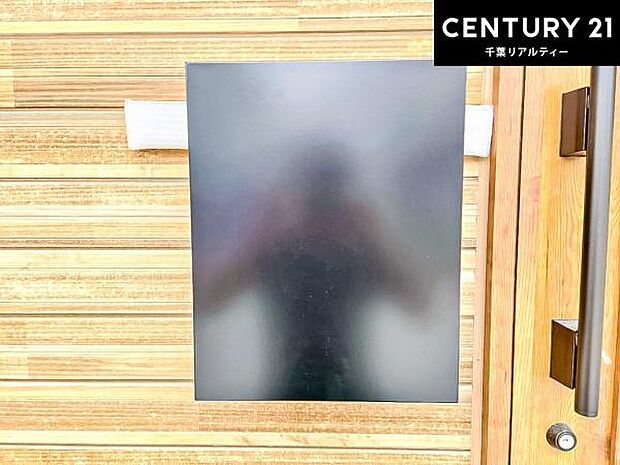 郵便ポスト付きで不在時でも荷物が受け取れてとっても便利!家にいなきゃいけないストレス回避!再配達の手間が省けます!
