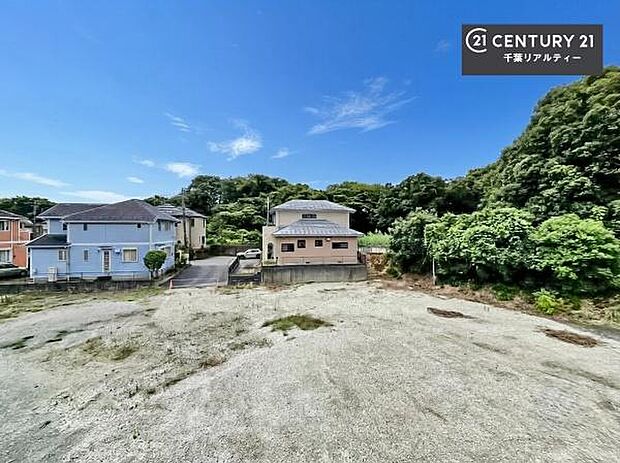 晴れた日には青い空を見渡せる開放的な時間を楽しめます。気持ちの良い風が通り抜ける街並みです!