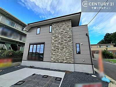 外観：まだ施工中の箇所もありますが室内見れます！お気軽にお問い合わせください。