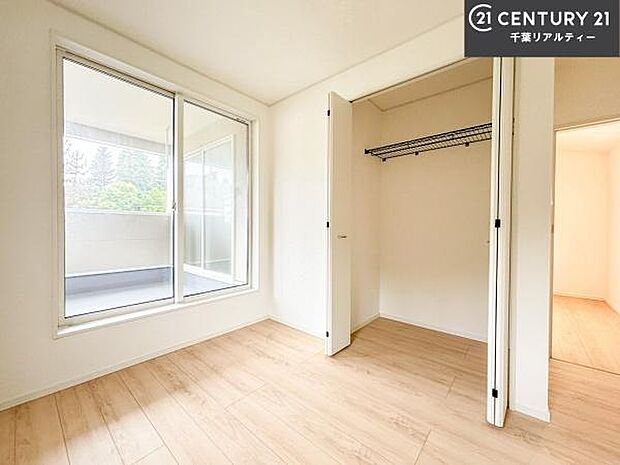 収納が充実しているからこそ、お部屋はいつも広々。掃除や片付けもラクになり、居心地の良い暮らしが続きます。
