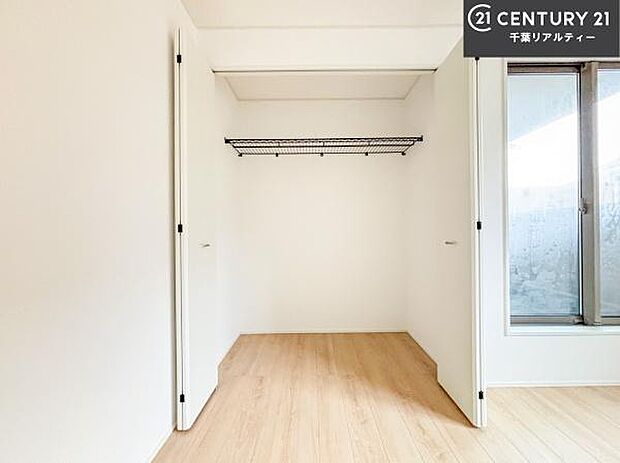 収納が充実しているからこそ、お部屋はいつも広々。掃除や片付けもラクになり、居心地の良い暮らしが続きます。