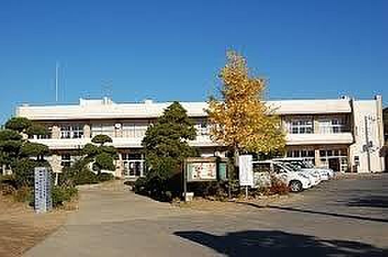 匝瑳市立椿海小学校まで1300m