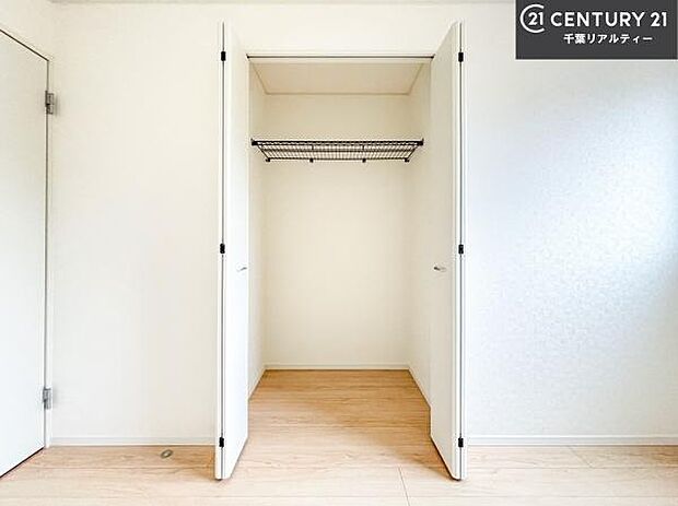 収納が充実しているからこそ、お部屋はいつも広々。掃除や片付けもラクになり、居心地の良い暮らしが続きます。