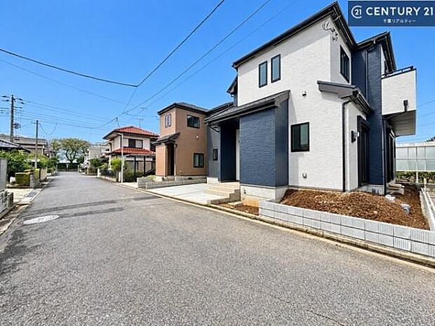 周辺環境や、お客様のご希望に合った物件も一緒にご案内を致します。住宅ローンアドバイザーによるご相談も承ります。当社はお問い合わせに即対応します!お待たせしません!