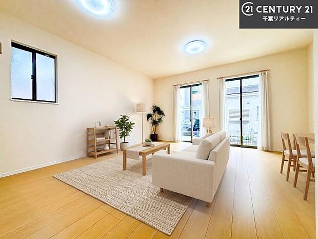 家具はCGパースです。大切な家族が集まるからこそLDKにはこだわりたい。子供たちが元気に笑いながら走り回っている姿を見た時が「広い家にして良かった」と思う瞬間です。