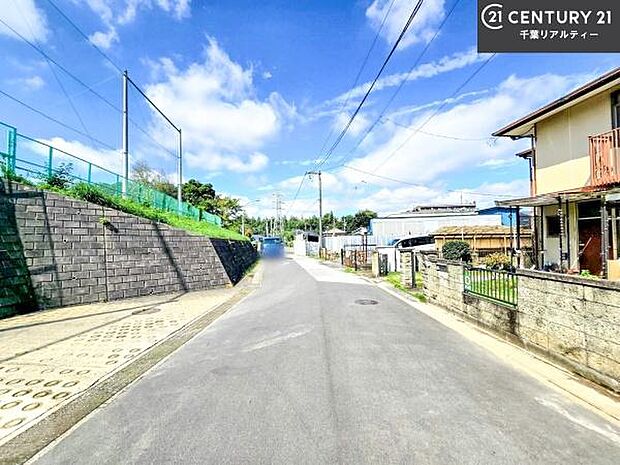 周辺環境や、お客様のご希望に合った物件も一緒にご案内を致します。住宅ローンアドバイザーによるご相談も承ります。当社はお問い合わせに即対応します!お待たせしません!
