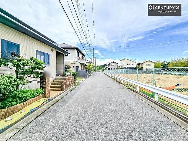 周辺環境や、お客様のご希望に合った物件も一緒にご案内を致します。住宅ローンアドバイザーによるご相談も承ります。当社はお問い合わせに即対応します!お待たせしません!