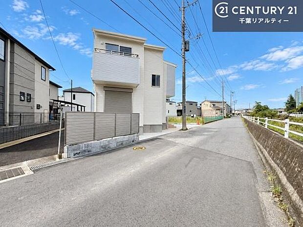 気になる方はぜひ一度、現地をご覧ください。写真では分かりにくい住まいの広さや開放感、使い勝手など、実際に見ていただくことで魅力をより感じていただけます。お問合せお待ちしております。