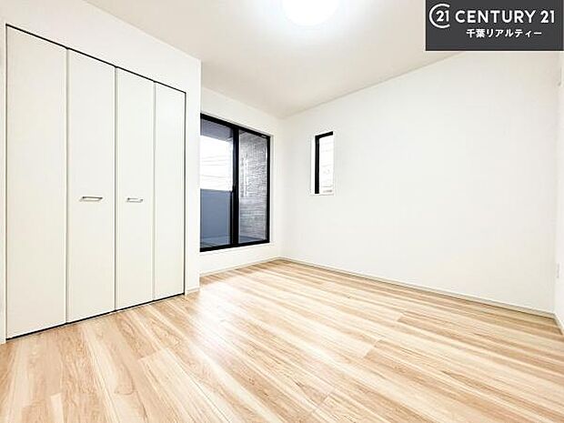 シンプルにデザインされているため、家具を選びません！お気に入りの家具を置いてくつろげる空間を作ることができます。