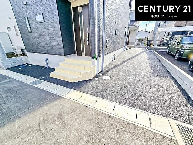 カースペース付きなのでマイカーをお持ちの方も安心ですね!ぜひ現地にてお確かめくださいませ!