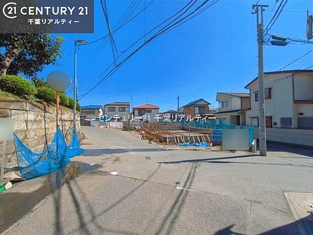 落ち着いた街並みが広がる閑静な住宅街に位置し、穏やかで心安らぐ暮らしを叶える住環境です。