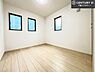 子供部屋：掃き出し窓がないお部屋は、お子様のお部屋としても安心です！収納スペースも充実しているので散らかったお部屋をサッと片付けられます！