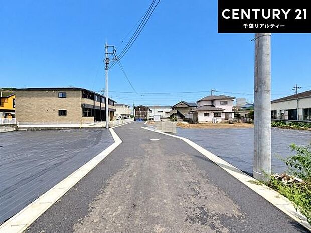 落ち着いた街並みが広がる閑静な住宅街に位置し、穏やかで心安らぐ暮らしを叶える住環境です。