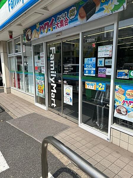 ファミリーマート千葉本町二丁目店まで68m