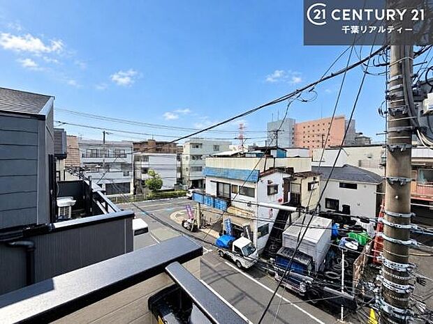 晴れた日には青い空を見渡せる開放的な時間を楽しめます。気持ちの良い風が通り抜けます!