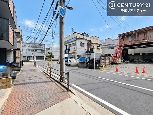 周辺環境や、お客様のご希望に合った物件も一緒にご案内を致します。住宅ローンアドバイザーによるご相談も承ります。当社はお問い合わせに即対応します!お待たせしません!