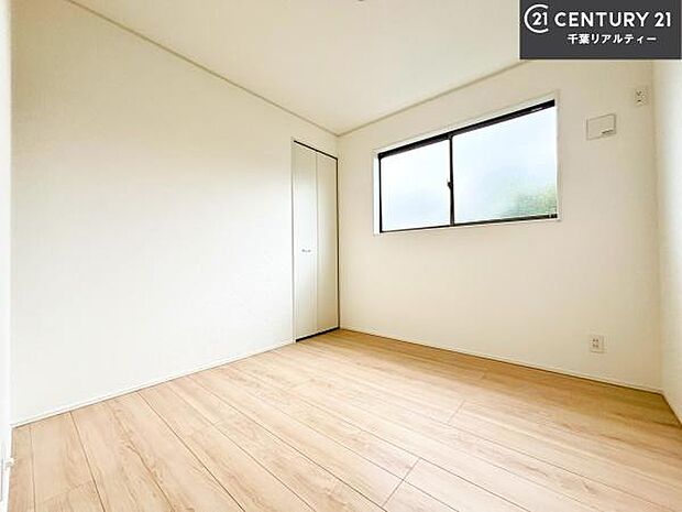 優しい光が差し込み、朝の目覚めも気持ちが良さそうですね。おうち時間もゆったりと過ごすことができます。